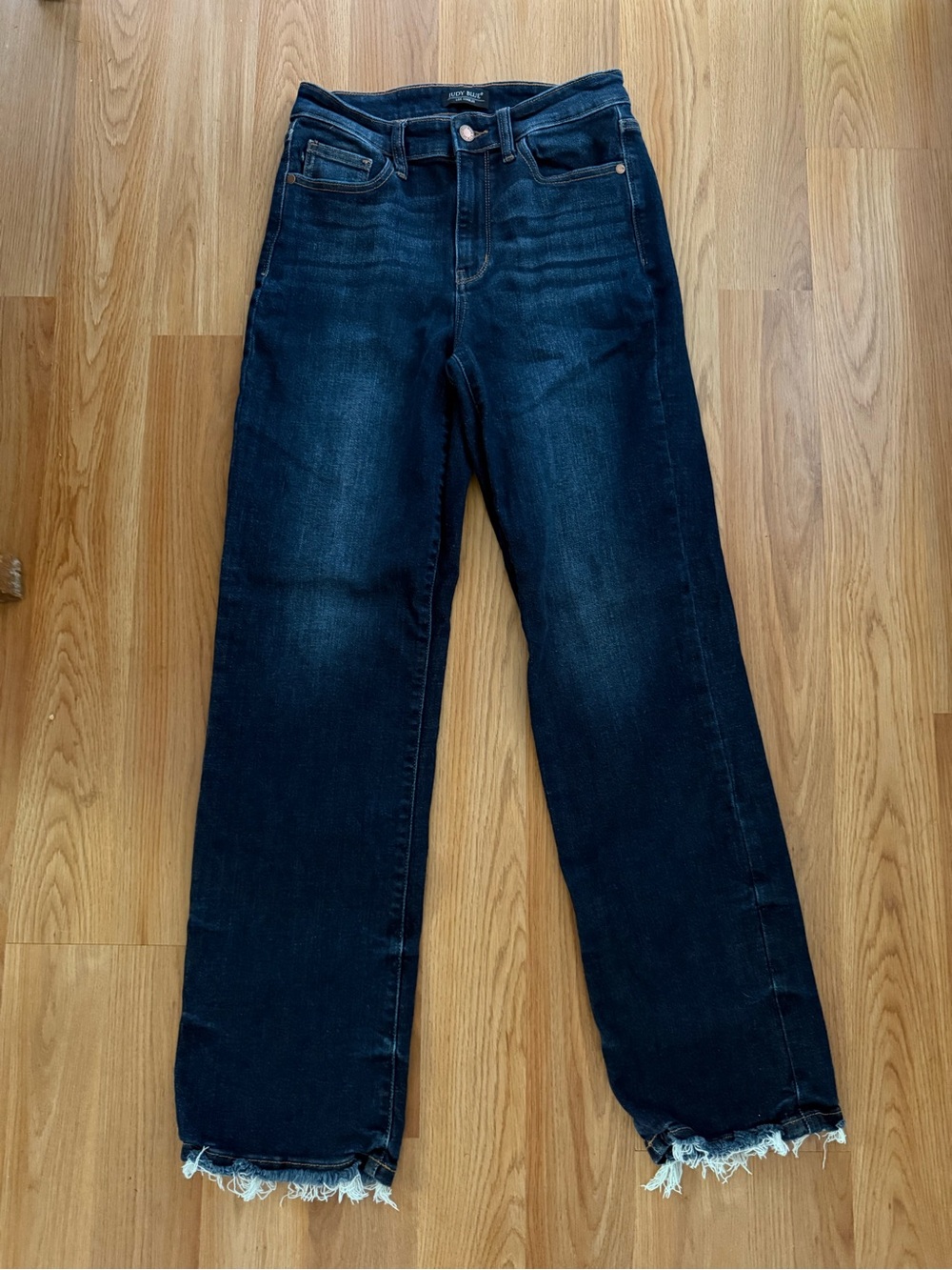 Judy blue dark wash straight cut jeans. 7/28